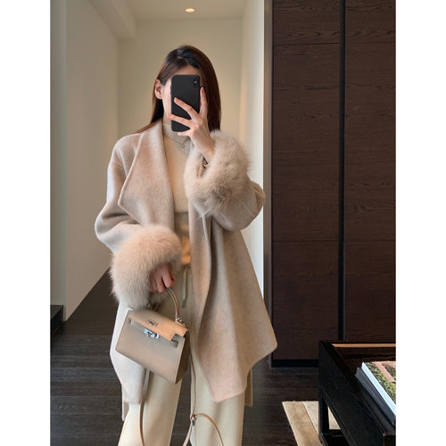 AMR UU◆高阶时髦 奢华狐狸毛袖口设计翻领呢大衣外套女秋冬新款