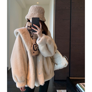连帽厚上衣女秋冬新款 AMR 保暖仿貂绒毛绒外套短款 俏皮减龄