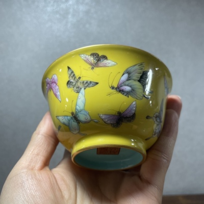 严华堂娇黄非花梦影粉彩松石绿内胆描金口沿撇口杯蝶恋花珐琅彩