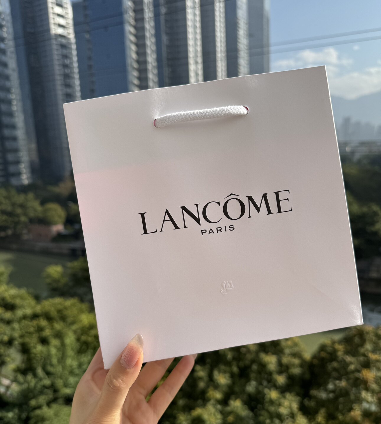 兰蔻专柜手提袋玫瑰花朵白色纸袋礼品袋包装袋送礼专用2024爆款