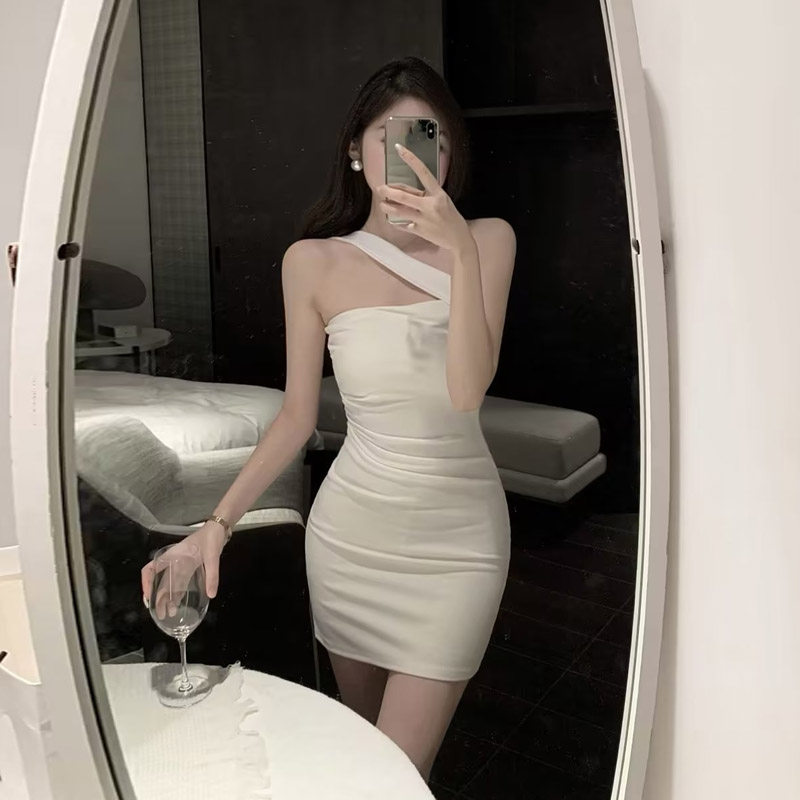 白色性感辣妹露肩连衣裙女夏季纯欲风气质修身显瘦紧身包臀短裙子