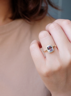 欣赏。尼罗河。经典设计款18K金紫色尖晶石经典钻石戒指送女友。