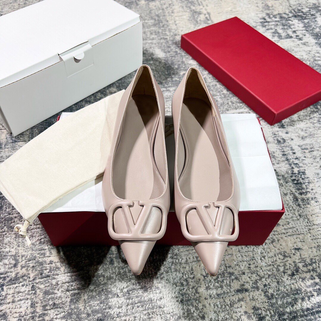 莫莫名品3月1号新品～春夏v扣尖头平底浅口单鞋女裸色胎牛皮通勤