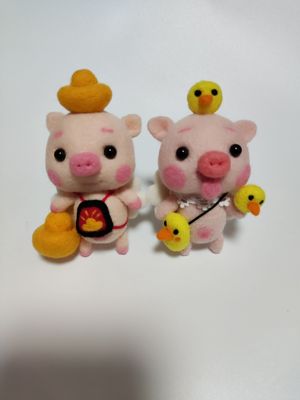 羊毛毡成品定制创意DIY手作礼物小鸡翅膀飞天猪猪钥匙扣挂件玩偶