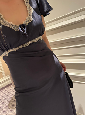 wann  超低领法式rouj雾蓝色紫调缎面蕾丝连衣裙气质长裙