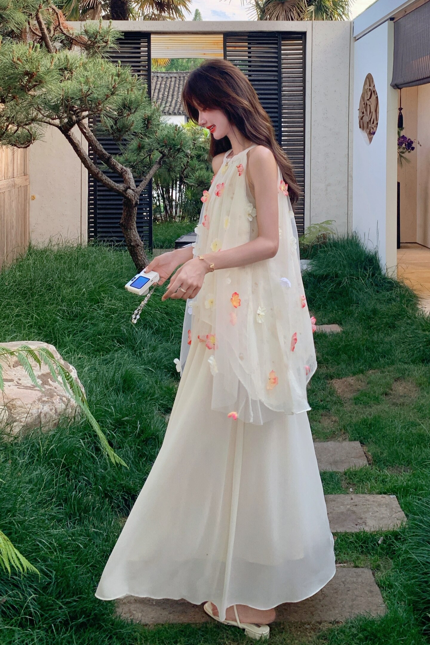 法式立体花朵网纱无袖挂脖上衣套装夏2025新款独特漂亮度假风长裙,女装连衣裙,浙宝168