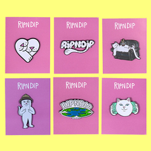 现货 RIPNDIP  中指猫贱猫 Pins 书包衣服毛衣 胸针一个铁质 配饰