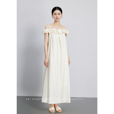 荷叶边一字肩连衣裙纯色