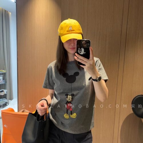 高品质巨显瘦洋气～现货卡通个性印花深灰色正肩小宽松短袖T恤