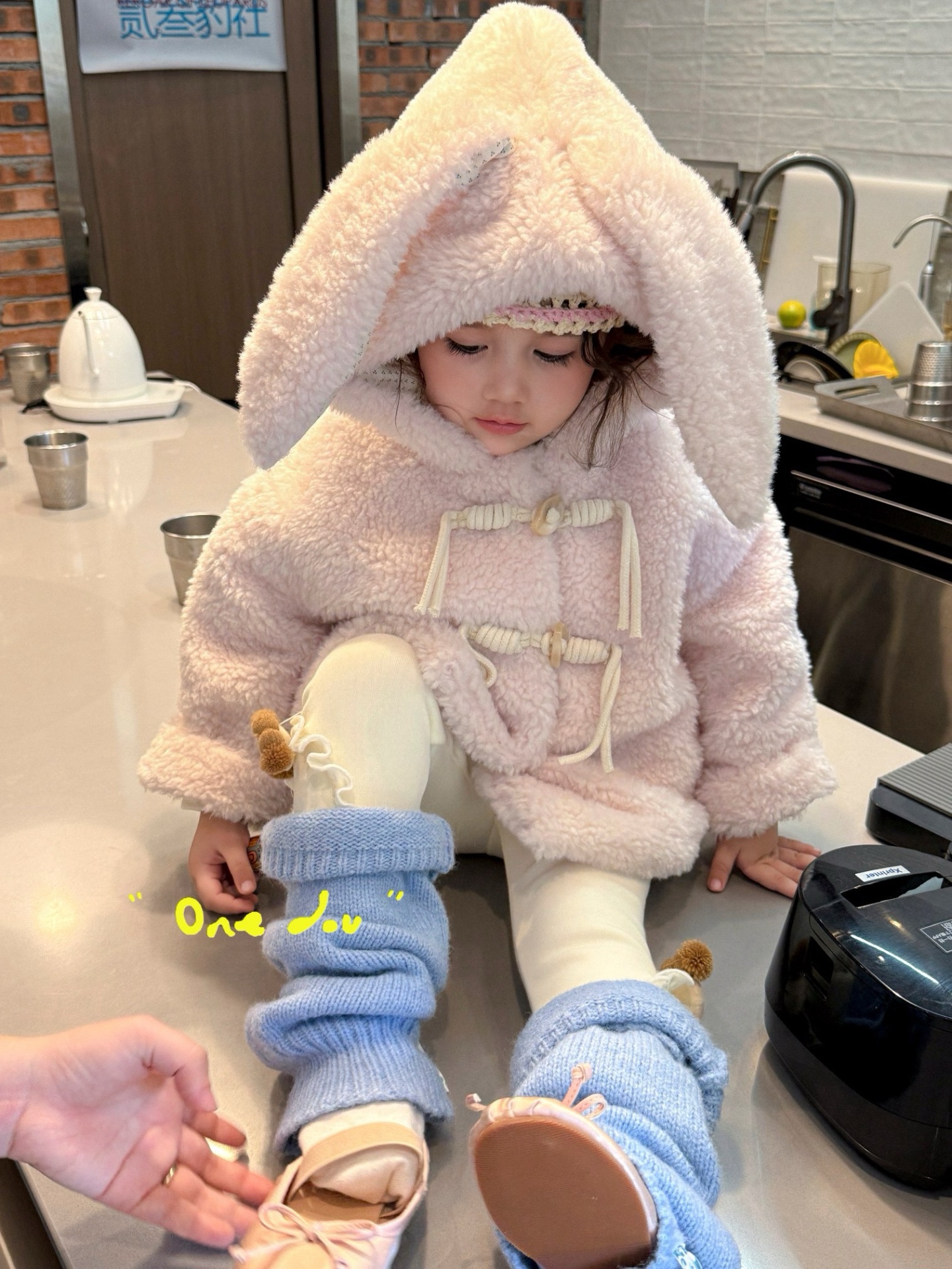 女童耳朵帽毛毛外套2025新款