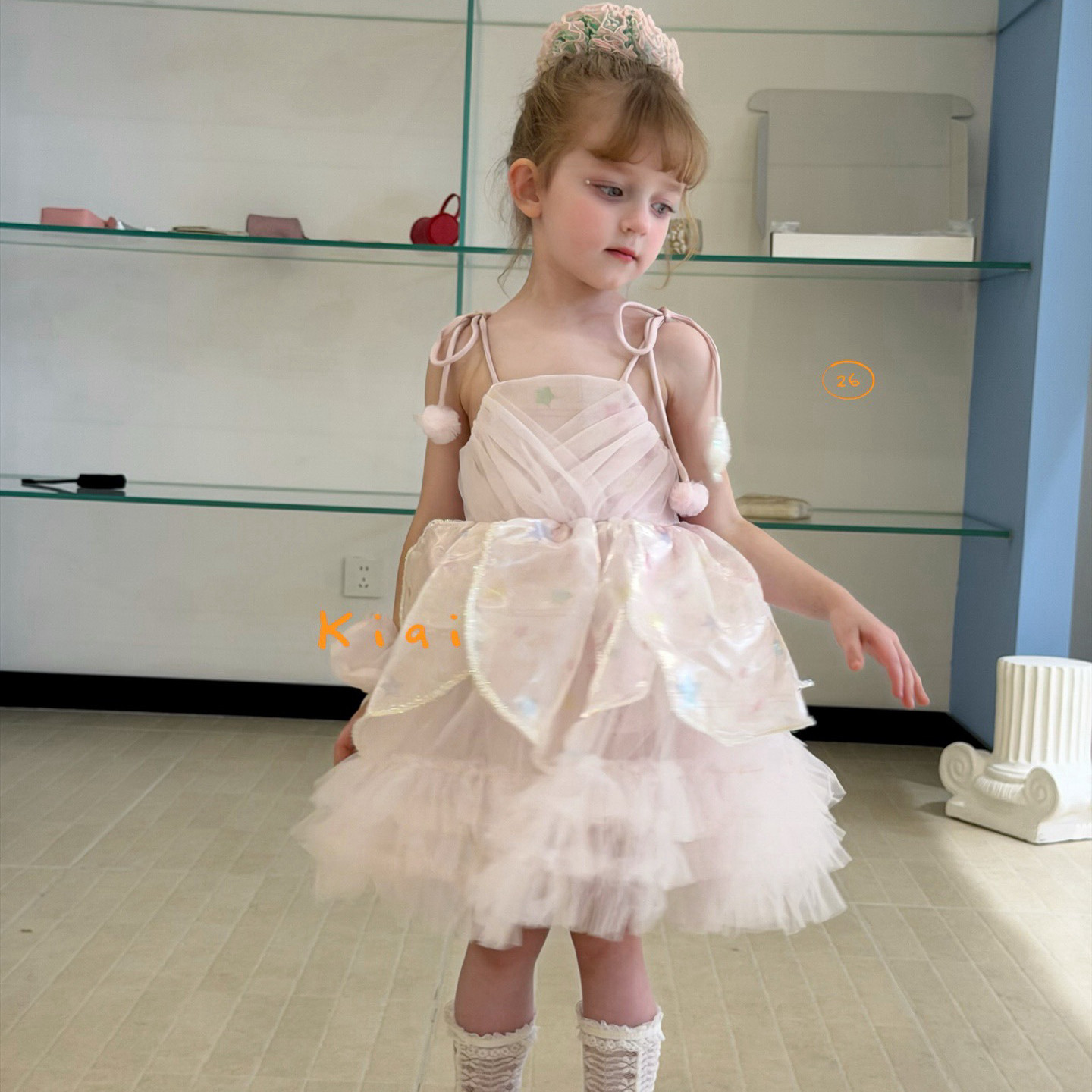 凡妈童装2026夏季新款女童小童韩版吊带花瓣公主蓬蓬纱裙连衣裙