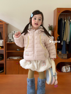 凡妈童装2026秋冬新款女童小童韩版可爱卡通贴布轻薄连帽羽绒服