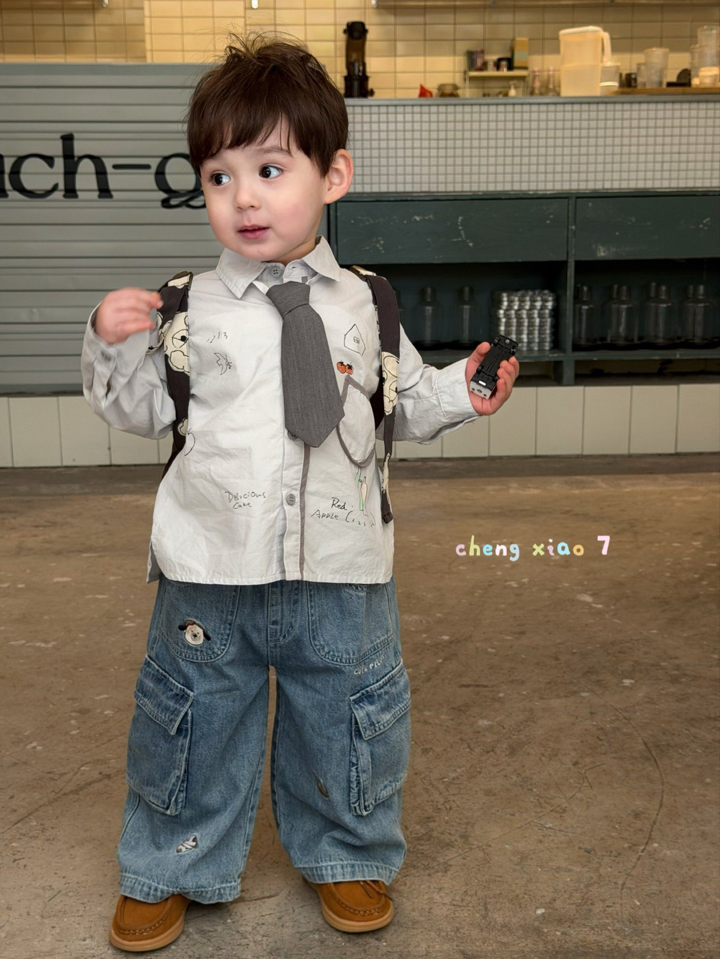 凡妈童装2026春新款男童小童韩版学院风领带衬衫刺绣口袋牛仔长裤