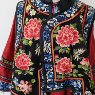 手推绣成人满族马甲