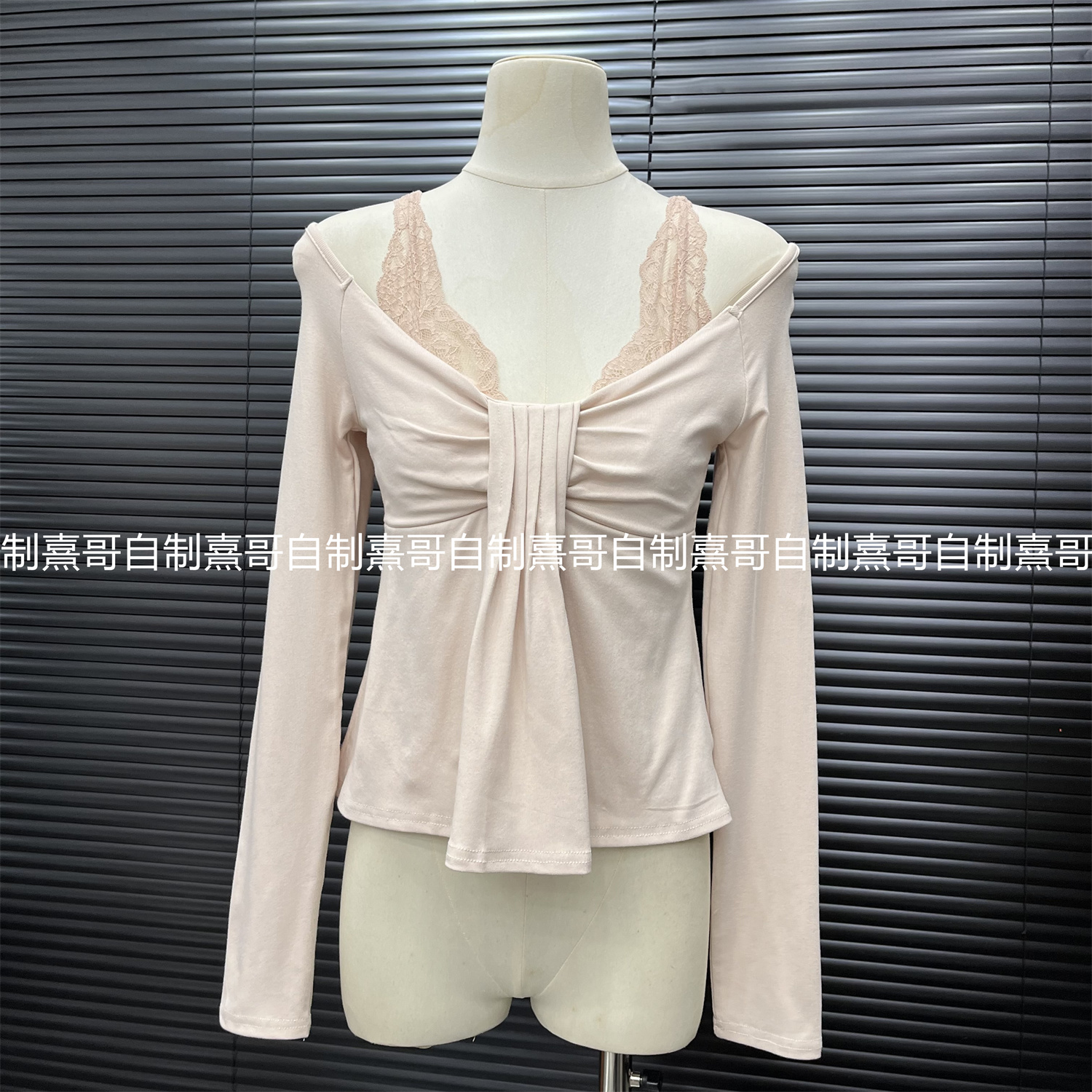 冬季新款辣妹气质简约穿搭U领褶皱长袖t恤收腰显瘦打底针织衫上衣