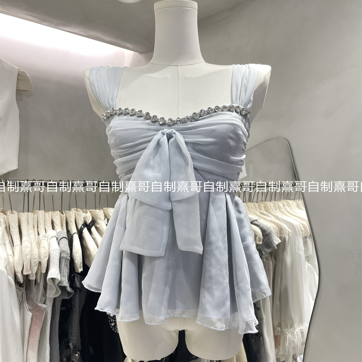 法式镶钻V领吊带背心女夏季外穿纯欲气质高级设计感小众雪纺上衣