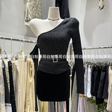 白色斜肩针织衫女早秋季修身显瘦法式高级感气质纯欲短款毛织上衣