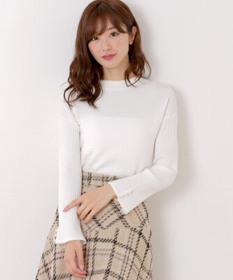 交叉秋冬季杂志揭载塌肩针织衫