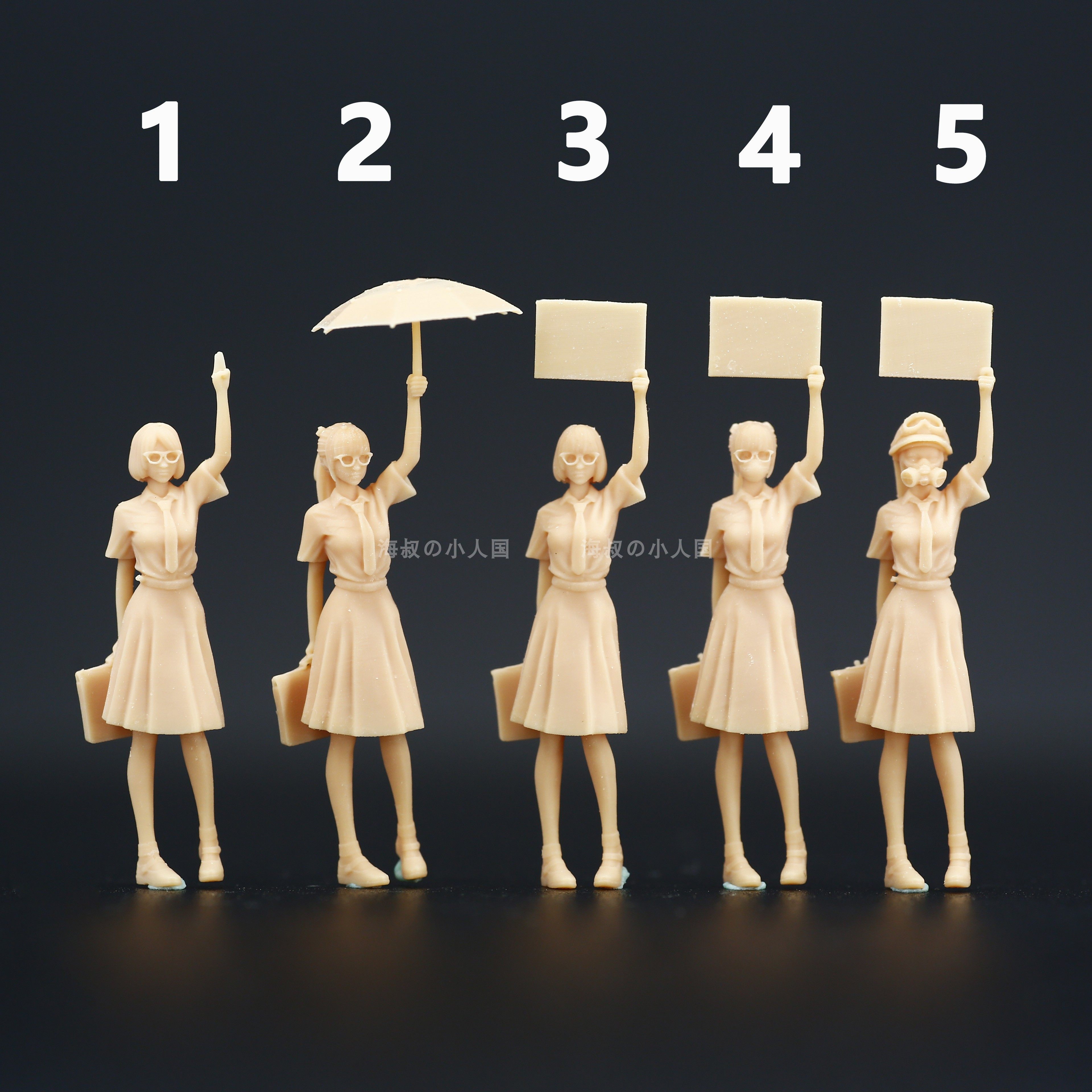 l219女学生撑伞举牌人物1/64人偶模型摆件手办微缩树脂小人