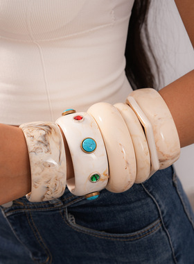 欧美跨境白色系几何镶钻晕染树脂手镯轻奢感手环夸张小众手饰