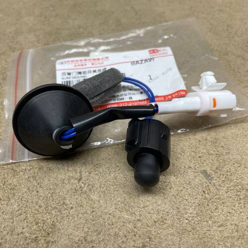 欧拉R1黑猫白猫尾门开关微动开关