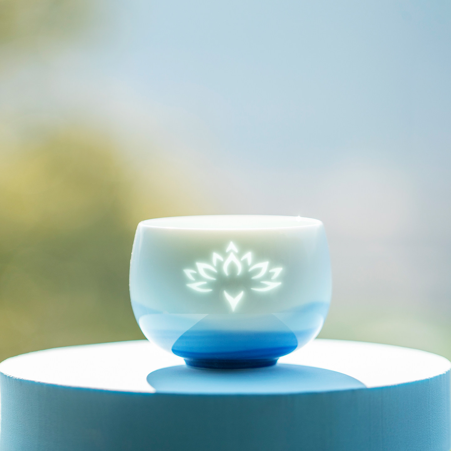 山水间莲花手绘玲珑主人杯图片