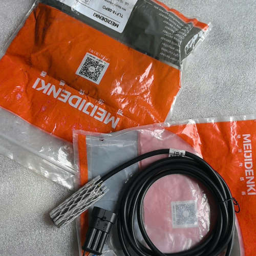 明治接近开关TLF18-08PO，全新原装2个，看上拍议价。