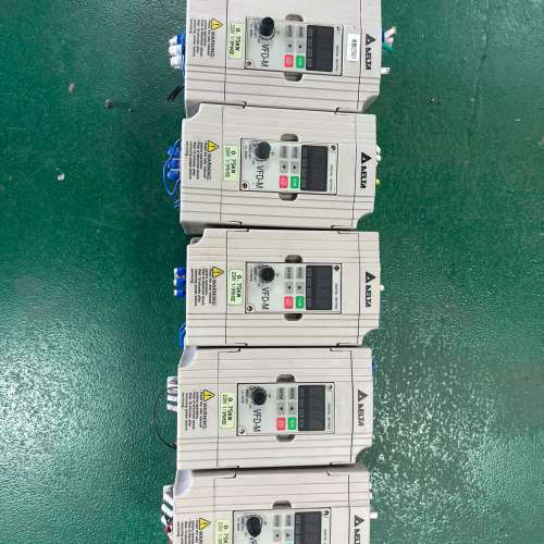 拆机五个台达变频器VFD07M21A,0.75kw,成色新,议价。