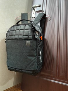 结实防泼水城市电脑防盗背包可套拉杆上下班通勤包大容量学生书包