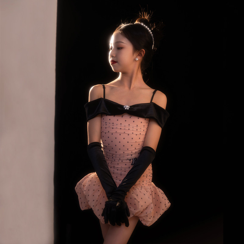 薇妮拉丁舞服女童2026新款夏季吊带分体套装波点高级感日常练功服
