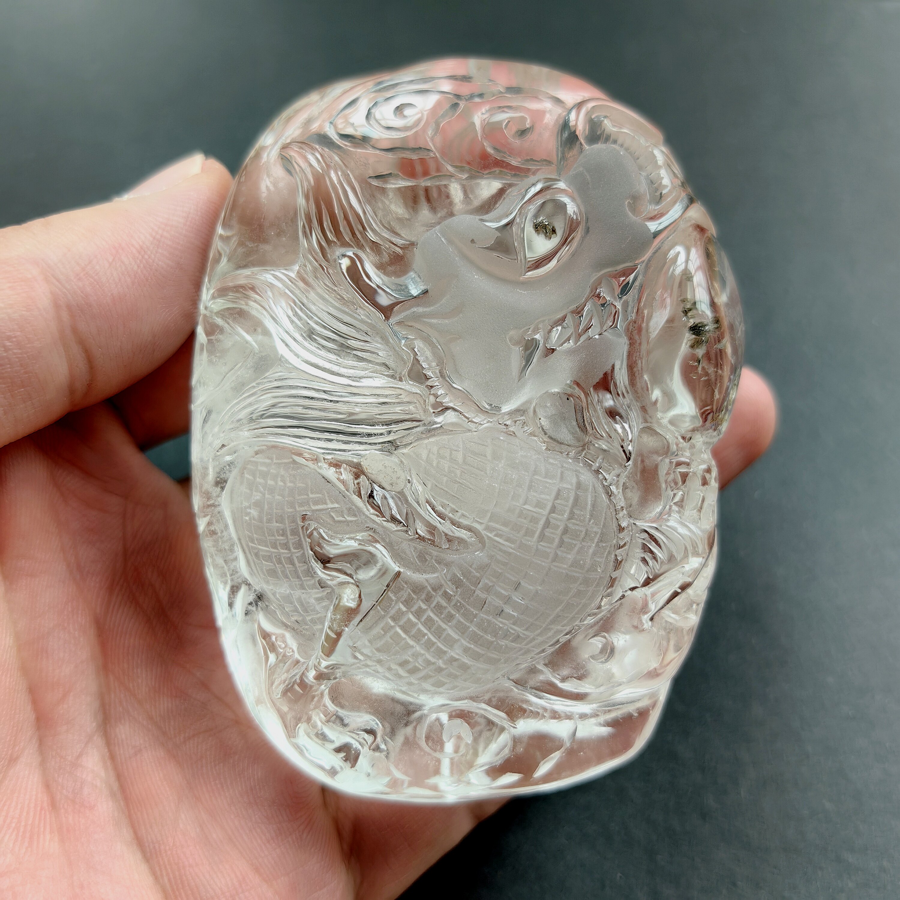 天然白水晶龙雕刻件摆件手把件生肖龙戏珠晶体通透内含俏色绿幽灵