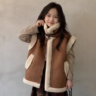2025冬新款女童皮毛一体马甲仿羊羔毛复古机车风廓形坎肩加厚外套