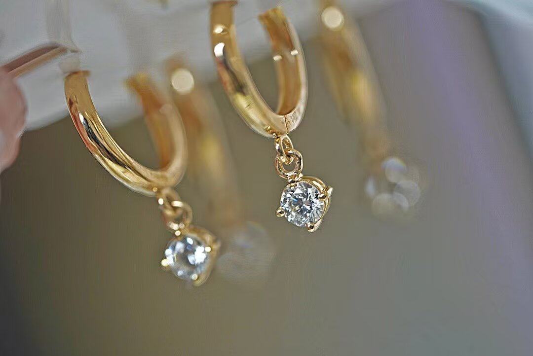 18K金女镶0.4克拉天然南非高品质钻石圆钻耳扣耳环真金真钻送证书