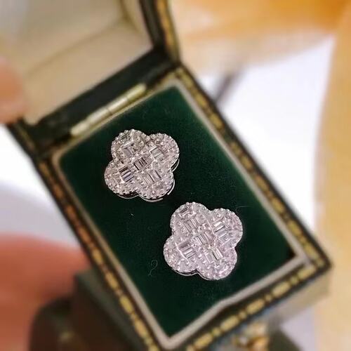 18K金女镶20分天然南非高品质钻石T方钻四叶草耳钉真金真钻送证书