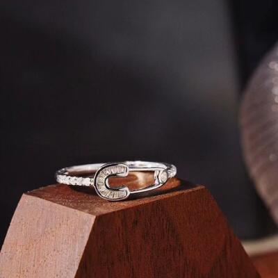 18K金女镶 0.23克拉天然南非高品质钻石回形针戒指真金真钻送证书