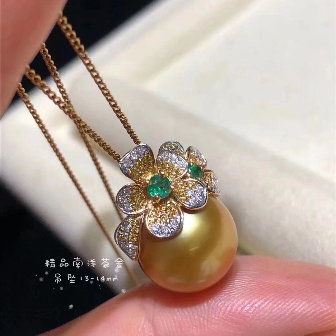 18K金配钻石祖母绿镶嵌女款茶金品质南洋金珠13-14mm天然珍珠吊坠