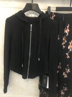 胸围84 专柜撤柜正品 莫yi连帽弹力显瘦拉链上衣 超洋气 衣长50