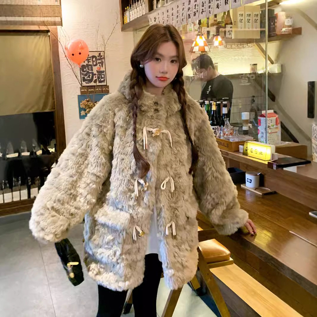 冬季个性韩版羊羔毛皮草连帽外套中长款宽松女装牛角扣毛毛大衣厚