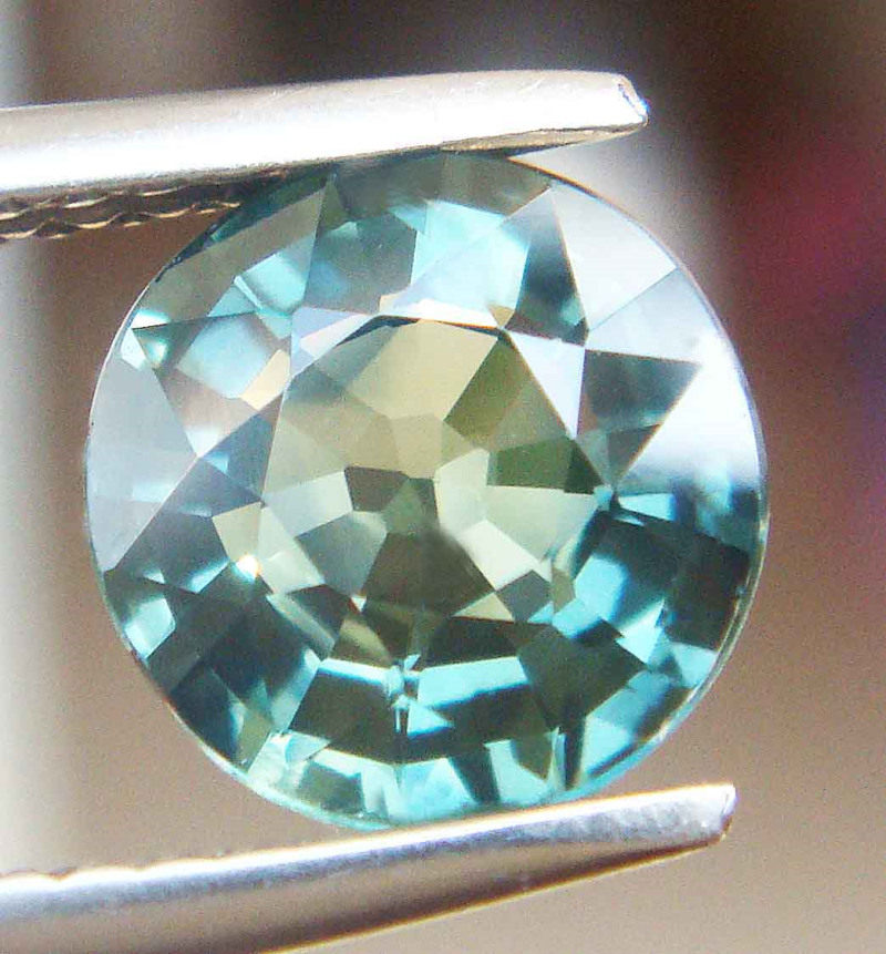 火彩超闪亮 绿色特异彩色天然蓝宝石裸石 圆形 7.4mm