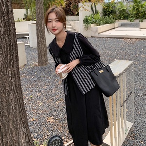 已出货226-A171-P135 2023秋季中长款连衣裙+马甲女 控价188图片