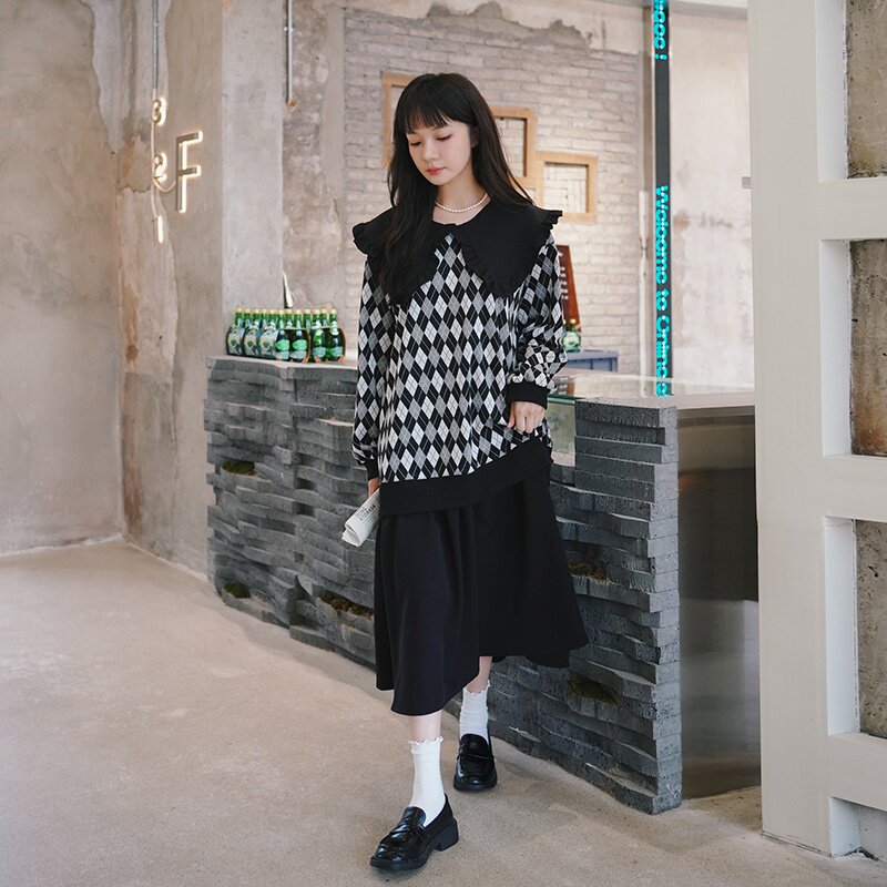 娃娃领格子连衣裙2025春秋季新款宽松设计感不规则显瘦长袖卫衣裙，女装连衣裙，惟卡贝娜