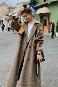 已出货226-L03-P155  2022春季新款风衣女  控价218图片