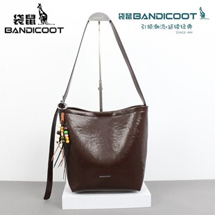 袋鼠女包水桶包2026新款 轻奢水桶包百搭单肩斜挎包高级感腋下包