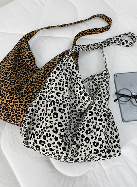 日韩ins2025秋冬灯芯绒豹纹斜挎帆布包单肩手提包女学生百搭布袋