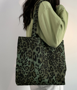 女小众设计通勤上班文艺单肩手提袋 绿色豹纹帆布包包2024春夏新款