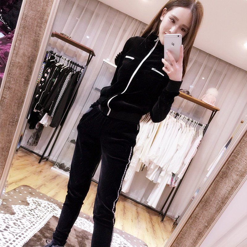 2025秋季新款运动套装女 修身显瘦黑色小脚裤 休闲简单丝绒两件套