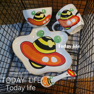 彩绘儿童餐具套！浮雕手绘卡通男孩飞碟汽车米饭碗餐盘焙杯子勺子