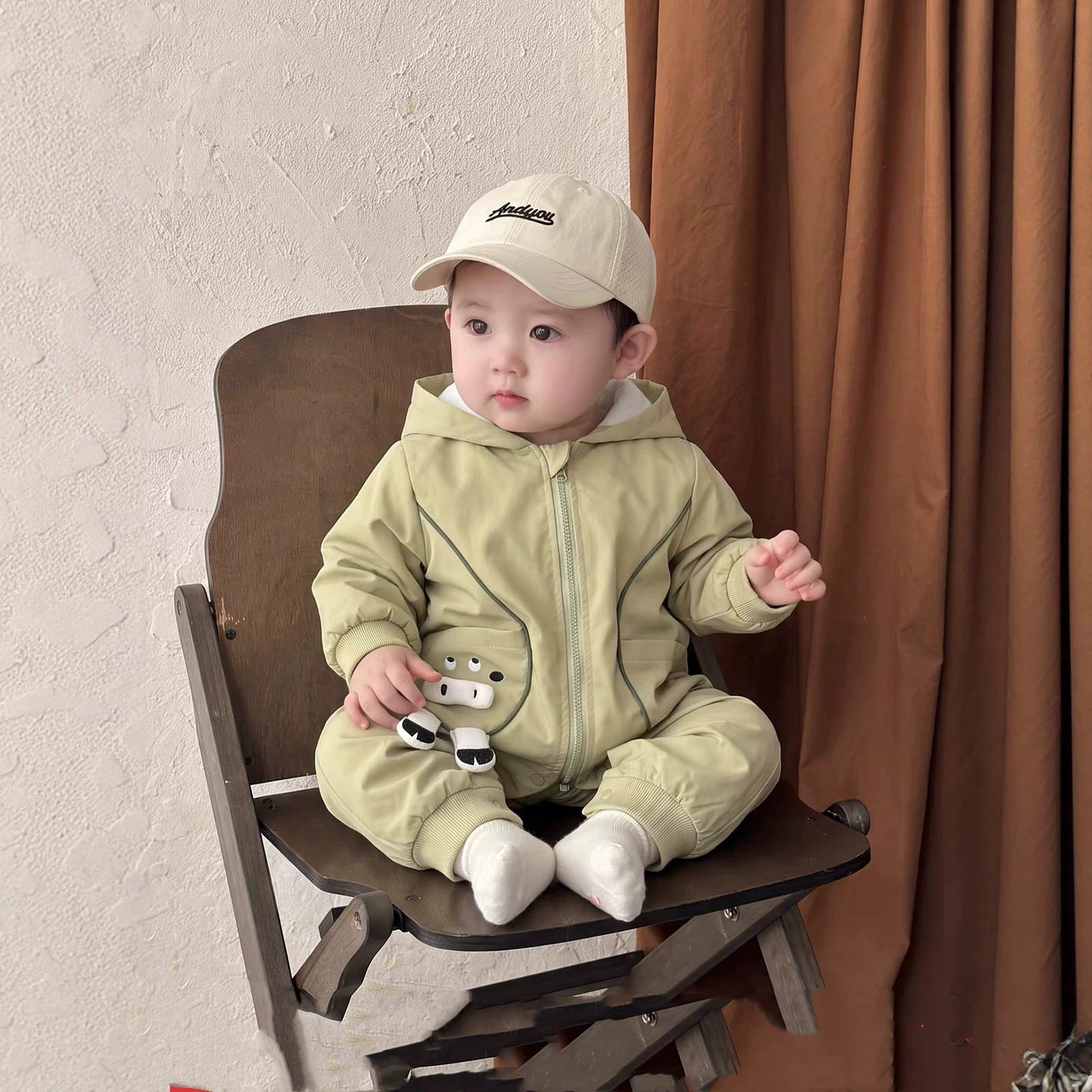 婴儿连体冲锋衣春季新款连帽