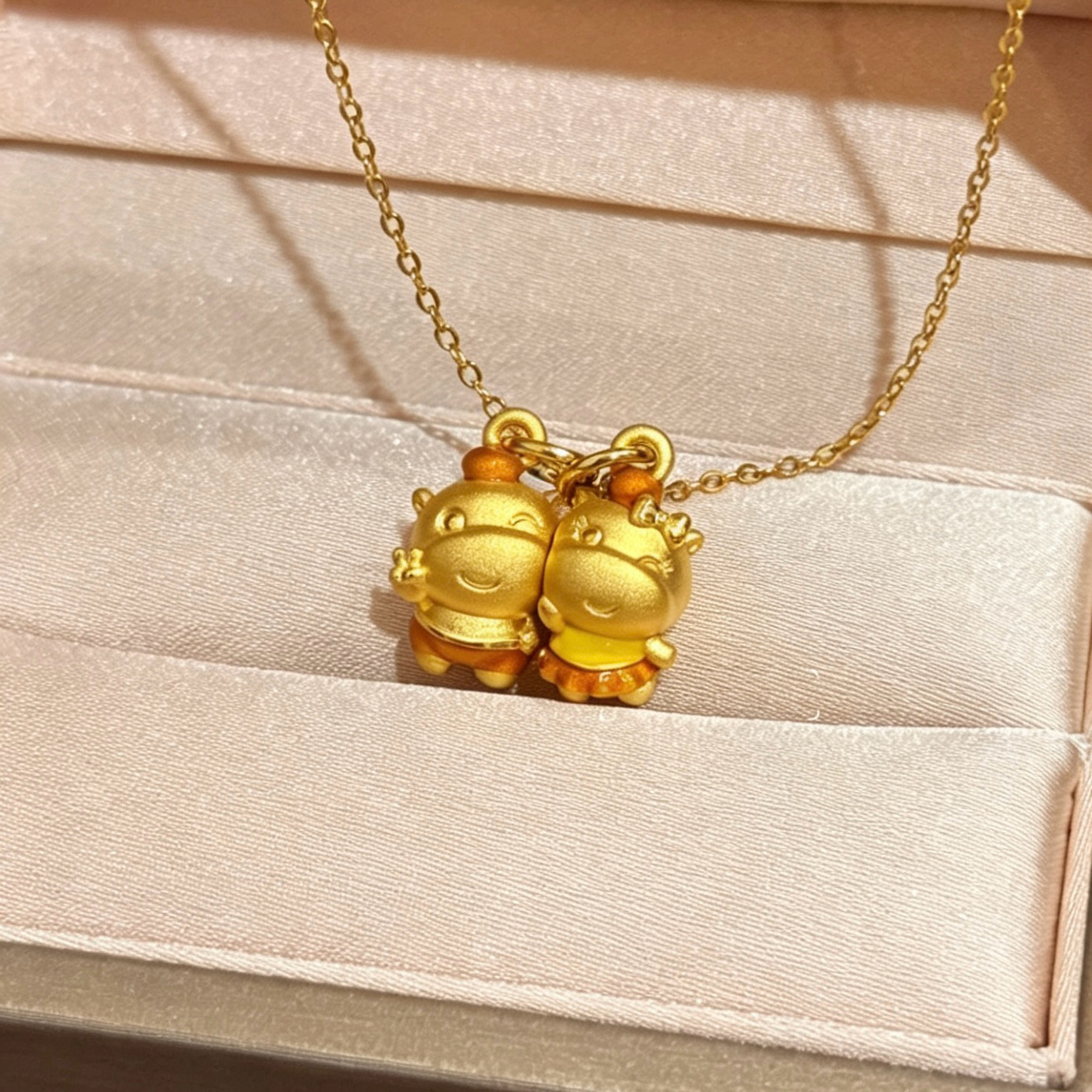 水贝足金999磁吸水豚噜噜吊坠黄金噜妹情侣手链项链送男女友礼物