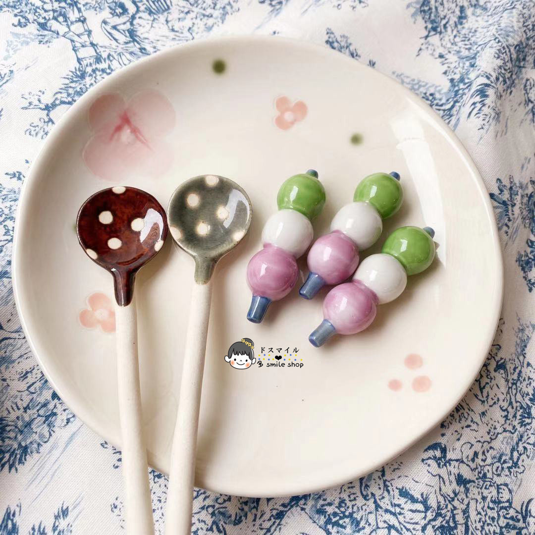 现货日本进口美浓烧小清新三色花见团子果子形状陶瓷筷子架勺子架